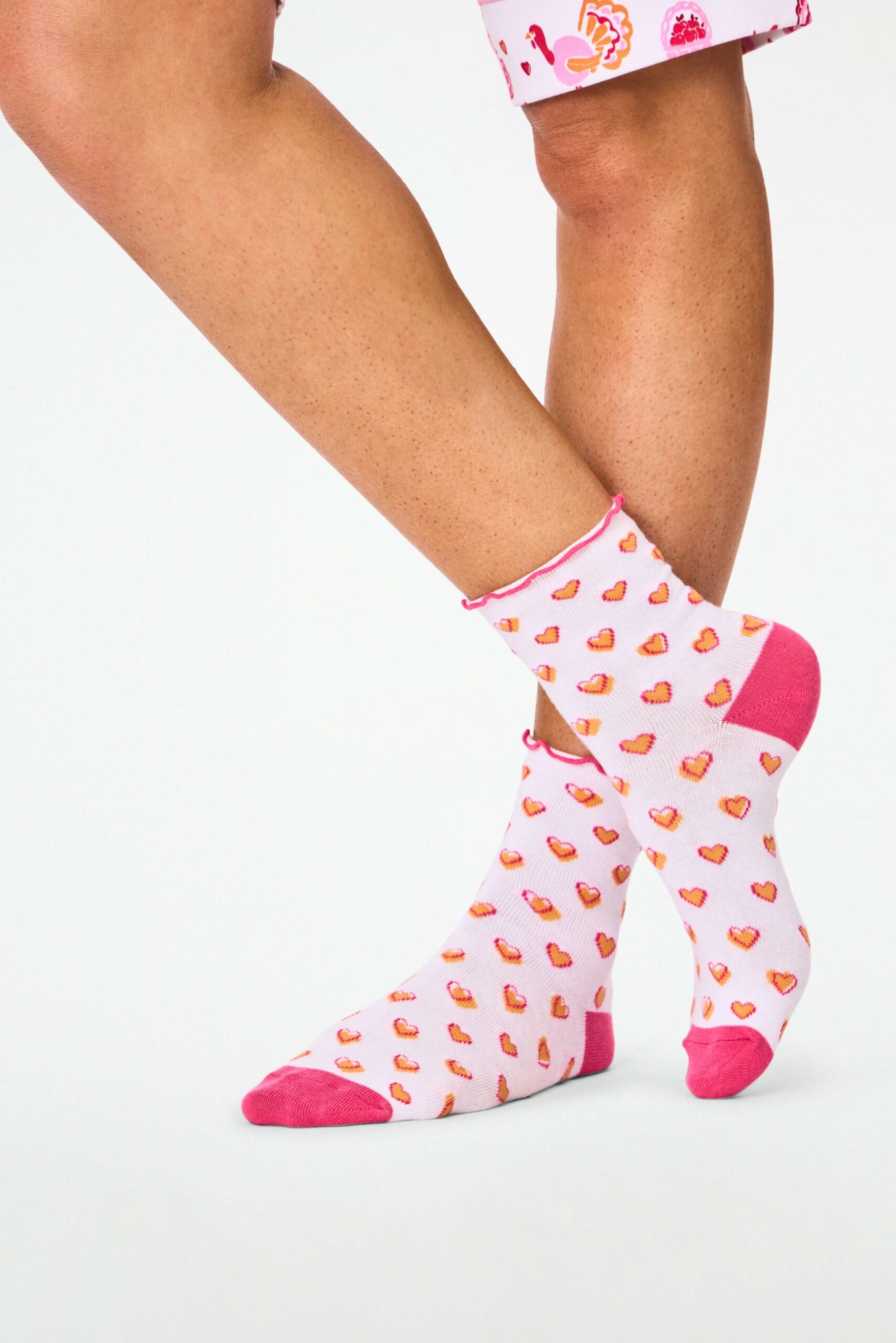WOMENSRUFFLESOCKSHEARTSRABBITROLLER_014